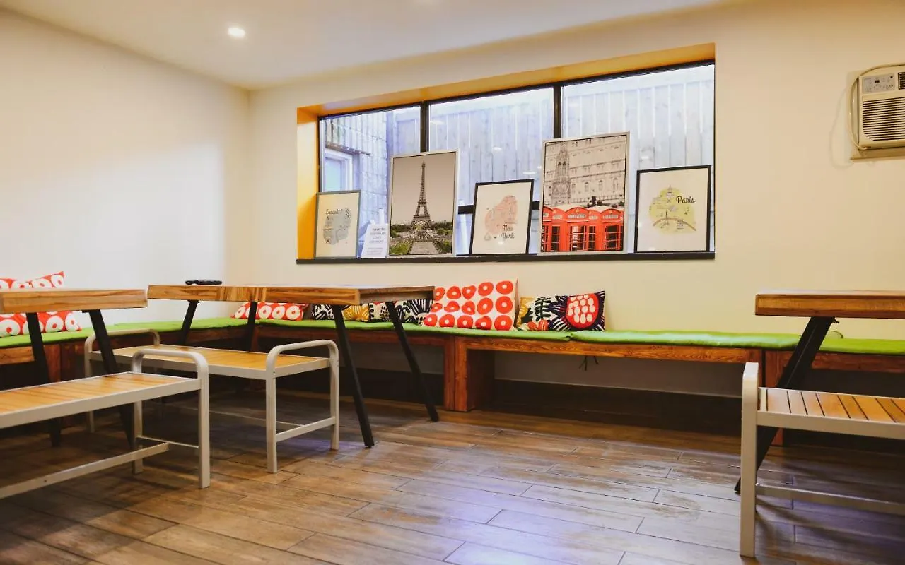 فندق Kensington College Backpackers تورونتو كندا