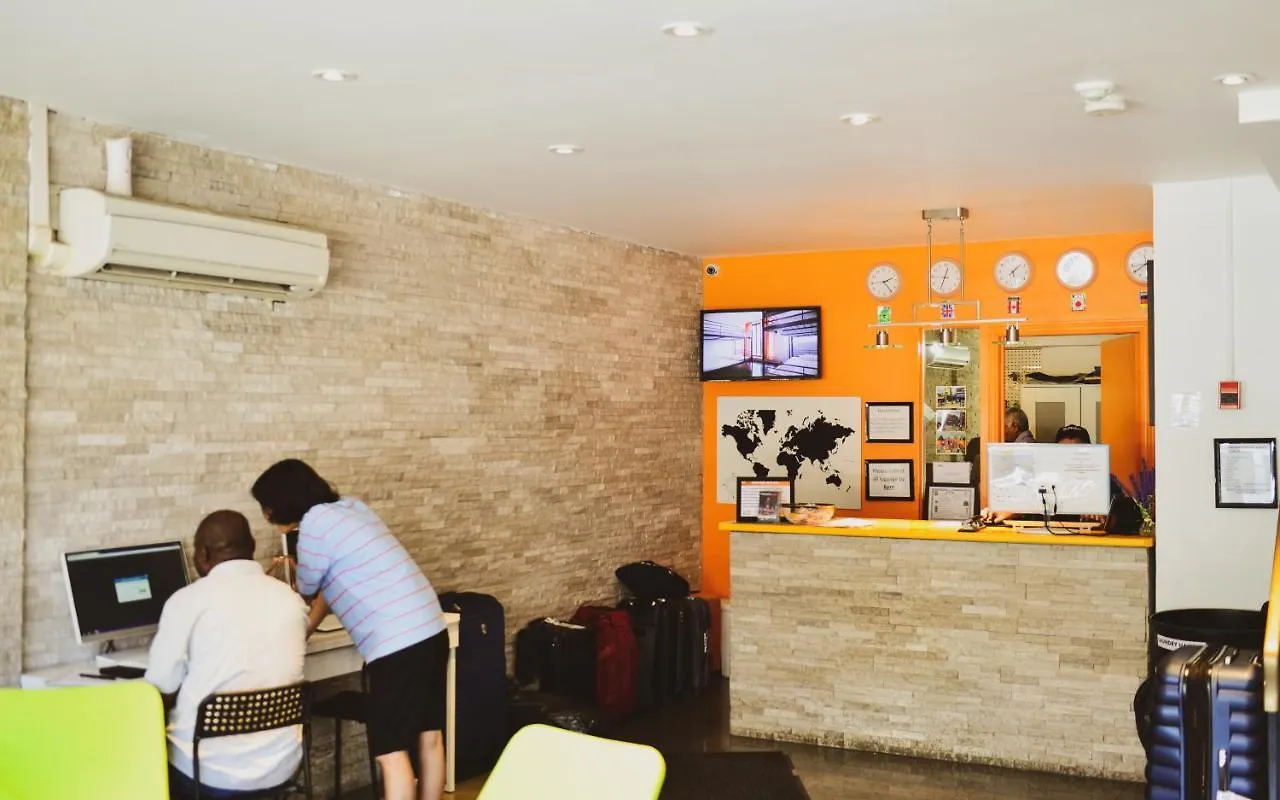 فندق Kensington College Backpackers تورونتو كندا